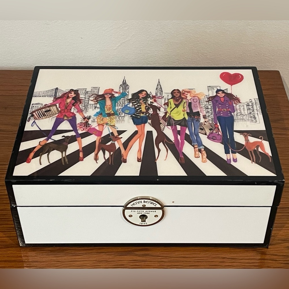 Henri Bendel Lacquered Wood Jewelry Box, w/trays, Izak Illustration, *no key - Picture 2 of 15